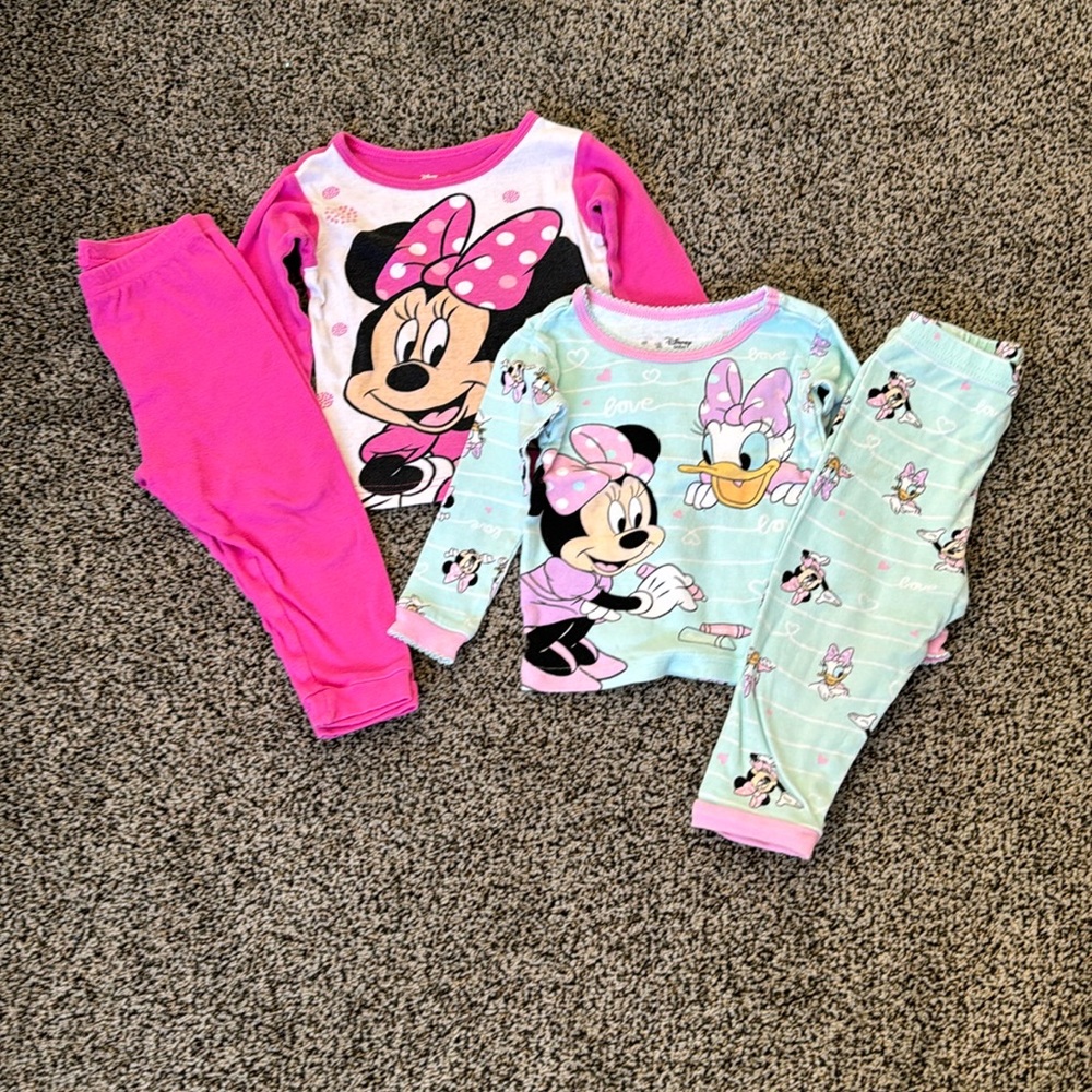 Size2T/24mo Minnie Mouse pajamas